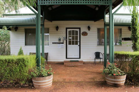 Treenbrook Cottages - Victoria Tourism 4