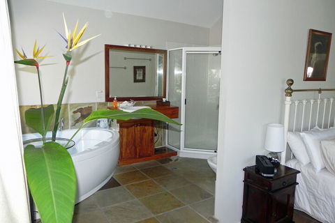 Airlie Waterfront Bed & Breakfast - Accommodation Brisbane 5