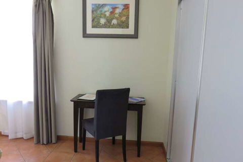 Ochre Moon B&B - Victoria Tourism 6
