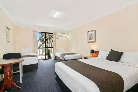 Econo Lodge Waterford - Accommodation Directory 4
