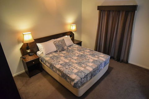 The Crossing Motel - Lightning Ridge Tourism 6