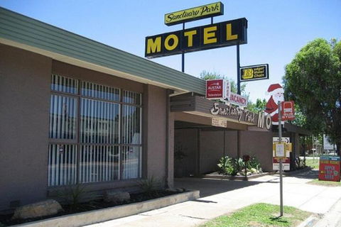 Sanctuary Park Motel - Accommodation Australia 3