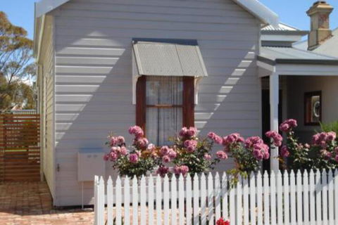 Bluebird Cottage - Carnarvon Accommodation 0