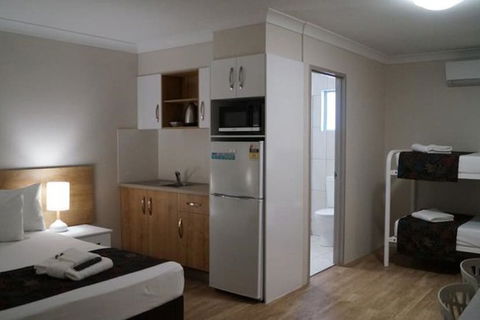 Castle Crest Motel - Accommodation NSW 3