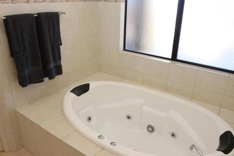 The Lighthouse Beachfront Accommodation - WA Accommodation 3