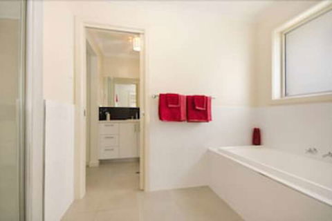 Fringe Apartments - Tourism Townsville 3