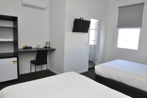 Queens Head Hotel - Whitsundays Tourism 4
