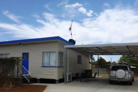 Holiday House Clermont - Tourism Townsville 0