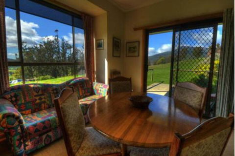 Plovers Ridge Country Retreat - Kingaroy Accommodation 4
