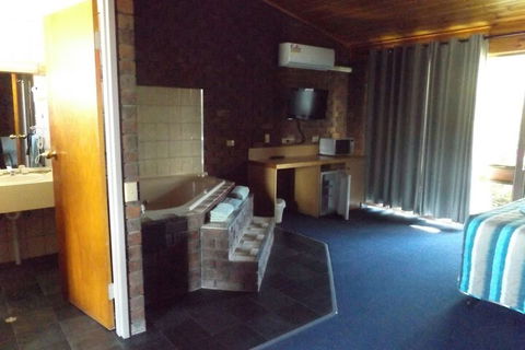 Rivergum Motel - Sunshine Coast Guide 7