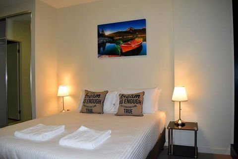 Melbourne SkyHigh Apartments - Sunshine Coast Tourism 4