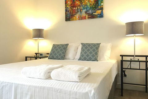 Melbourne SkyHigh Apartments - Sunshine Coast Tourism 7