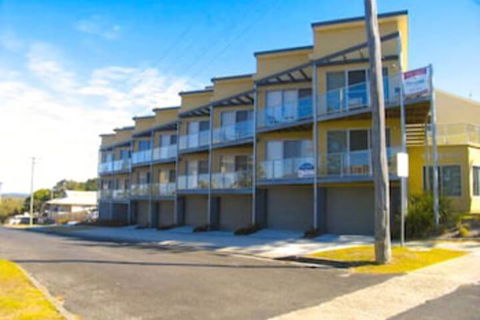Seaspray Apartments - Mackay Tourism 0