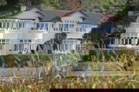 Beachfront Wellington Bed  Breakfast