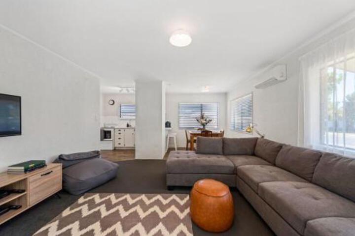 Coastal Cottage Papamoa Holiday Home