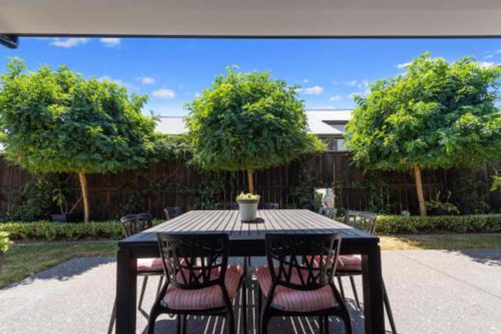 Villa Grey Papamoa Holiday Home