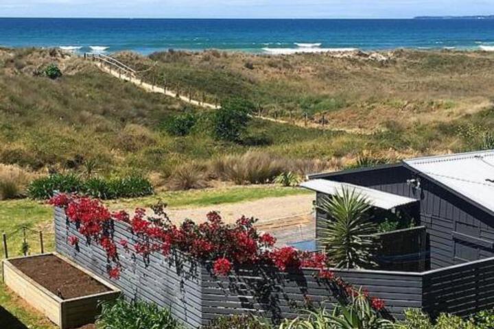Brilliant Beachfront Bach Beachfront Bach Papamoa