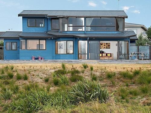 The Blue House Papamoa Holiday Home
