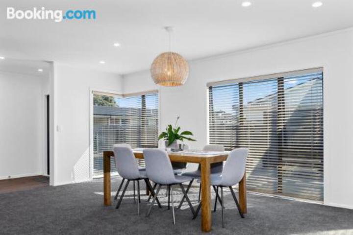 Hidden Gem Papamoa Holiday Home
