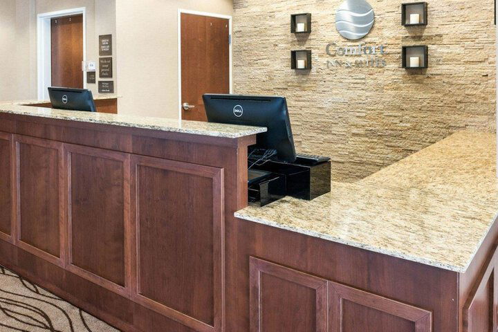 Comfort Inn & Suites West - Medical Center - thumb 5