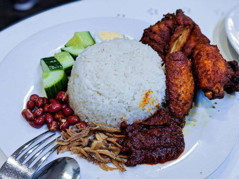 Malaysian Kampung Restaurant - Whitsundays Tourism 0