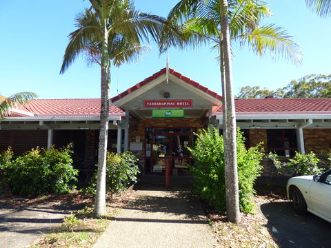 Stuarts Point Tavern / Yarrahinni Hotel - Cruises Travel 1