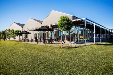 Bunnamagoo Wines - Accommodation Airlie Beach 0