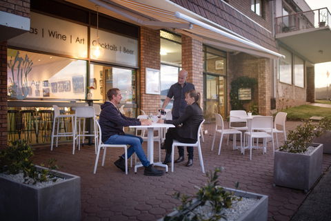 Art Bar Kiama - Whitsundays Tourism 1
