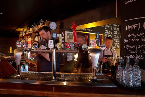 The Mallow Hotel - Whitsundays Tourism 0