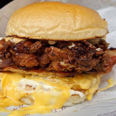 Sneaky Burger - YWait Travel 0