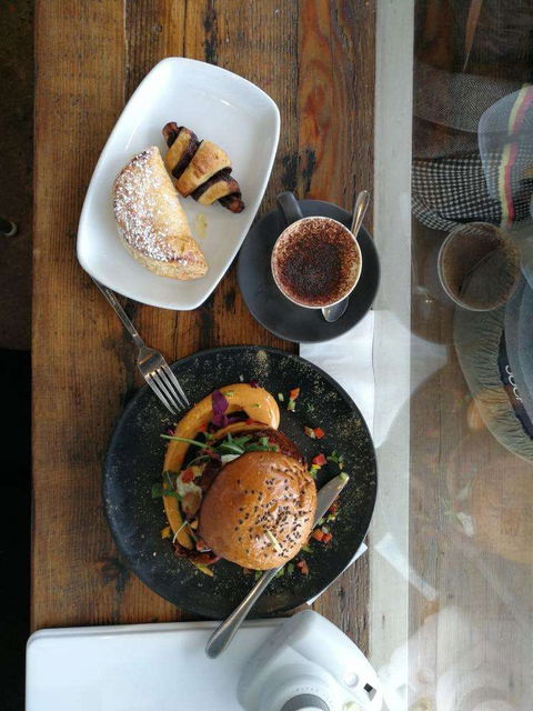 The Grumpy Baker - Maroubra - YWait Travel 0