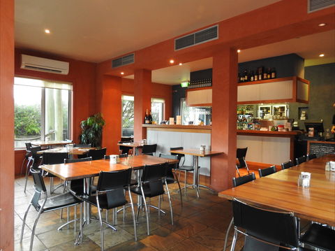 Waves Cafe, Bar And Restaurant - Accommodation Australia 0