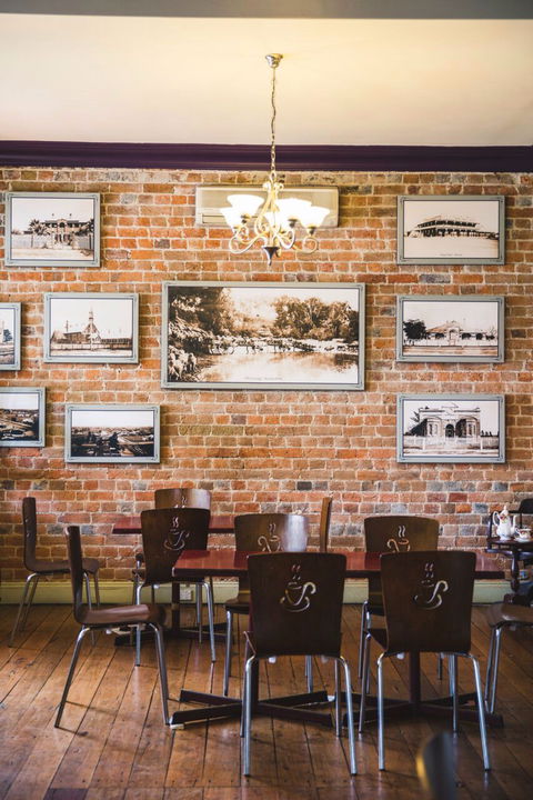 Boorowa Hotel - Tourism Caloundra 1