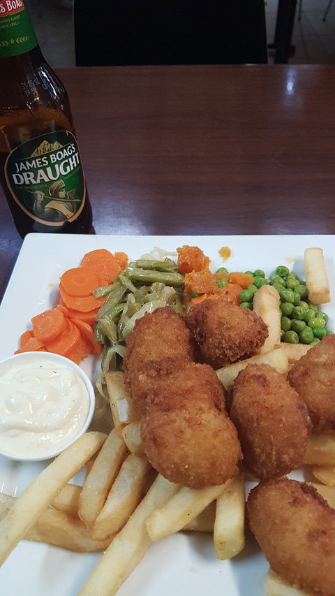Lakeside Bar & Grill - Accommodation Australia 6