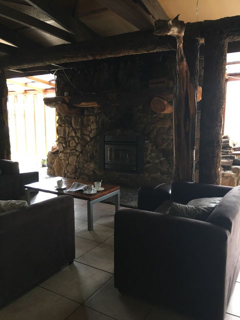 Lakeside Bar & Grill - Accommodation Australia 8