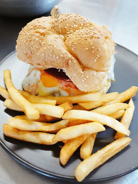 Mt Lyell Hotel Thai - European Bar And Restaurant - Accommodation Australia 5