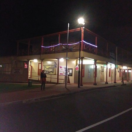 Mt Lyell Hotel Thai - European Bar And Restaurant - Accommodation Australia 0