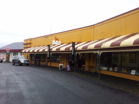 The Brown Dog - Accommodation Australia 0