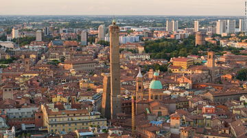 'Leaning tower' in Italy on 'high alert' for collapse