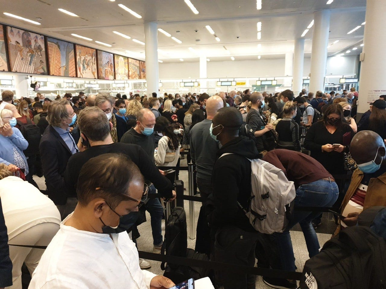 'No point in getting irate, the queue will still be there': International tourists arrive to long lines - USA TODAY