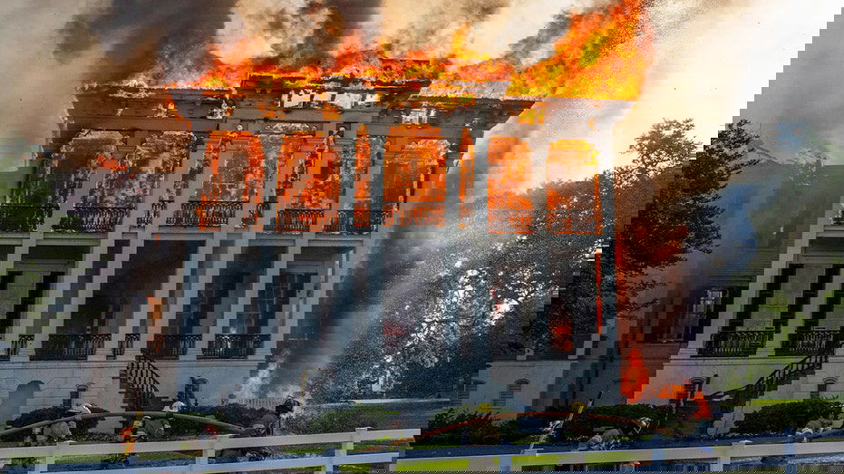 America's largest remaining antebellum mansion burns down in devastating fire