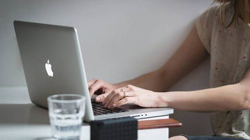 Americans now spend 10 hours online every day