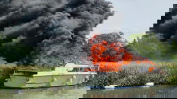 Boat explodes on the river and a peaceful vacation walk turns into a desperate rescue