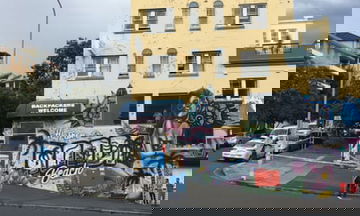 Bondi backpackers hostel Noah?s locked down due to Covid scare as NSW reports 420 cases