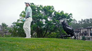 Effortless golf with AI smart caddie that follows you