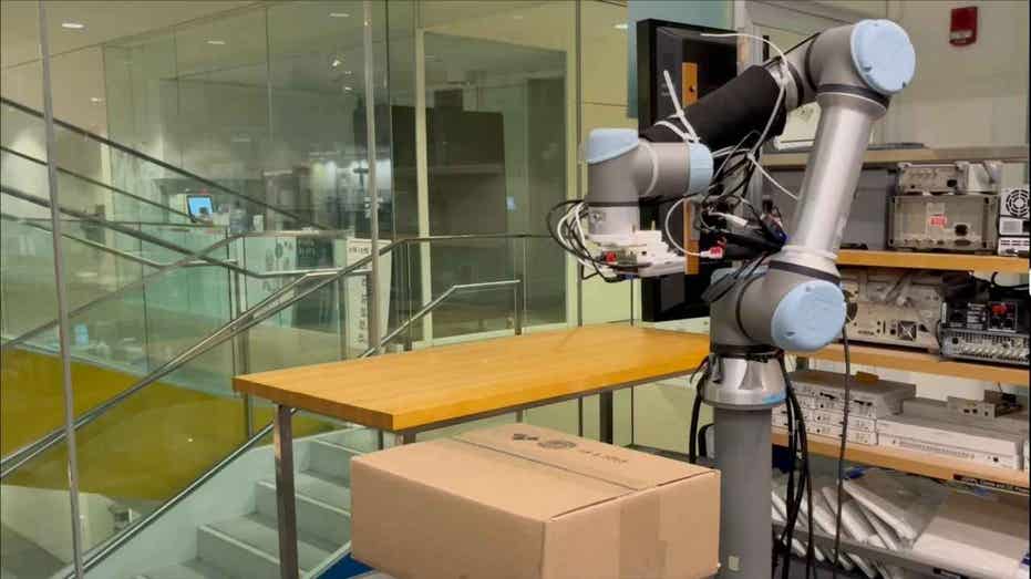New technology helps robots see inside sealed boxes