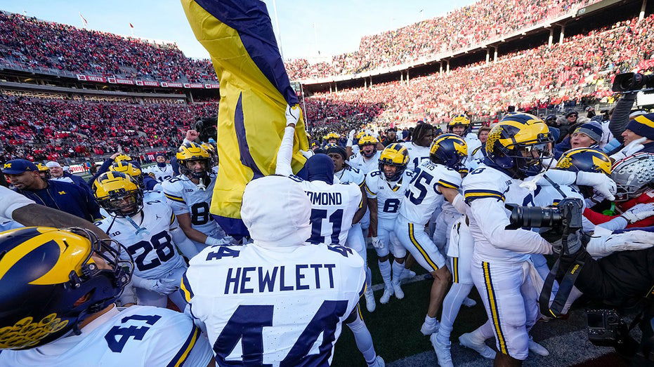 Ohio lawmaker looks to outlaw flag planting at Buckeyes' stadium after Michigan brawl