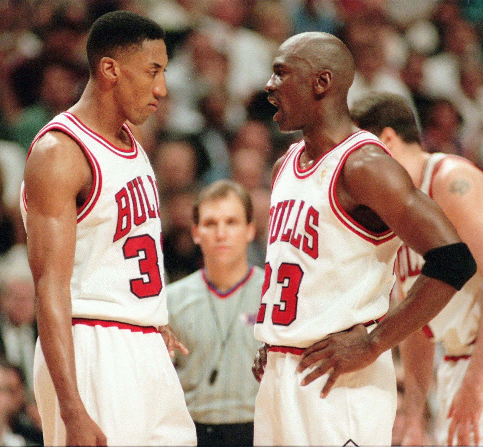 Opinion: Scottie Pippen's hits on Michael Jordan may sell more books but will be costly to his reputation - USA TODAY