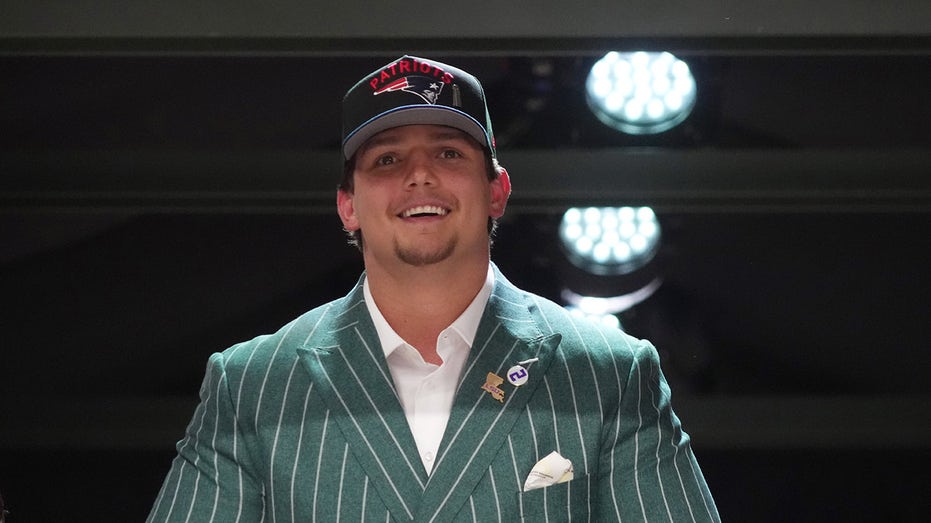 Patriots' first-round pick pays tribute to former LSU teammate Kyren Lacy at NFL Draft: 'Special human being'
