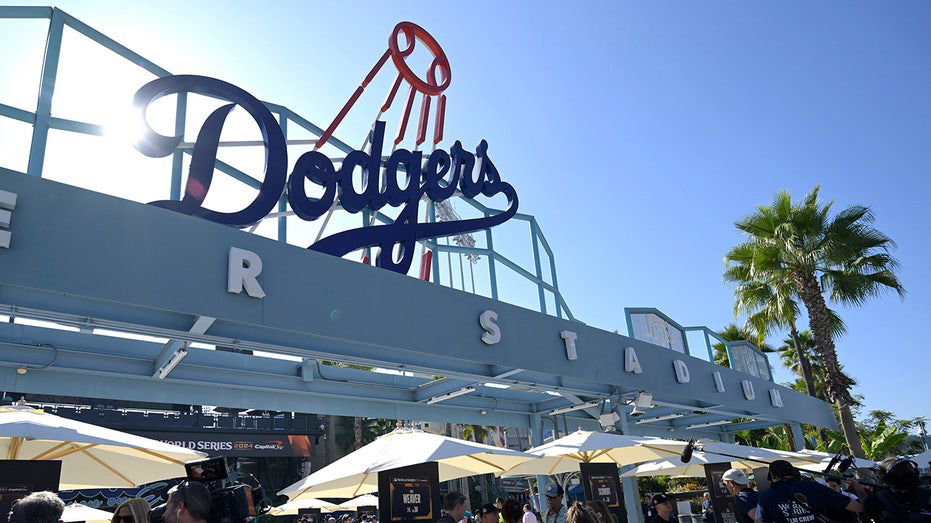 Yankees fan claims he was hit by falling piece of concrete at Dodger Stadium: report